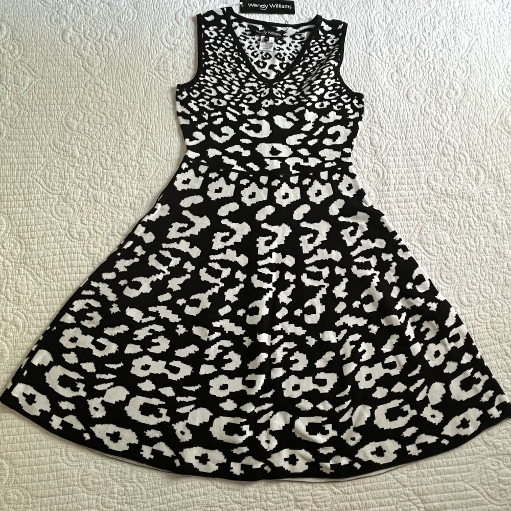 NWT Wendy williams black and white reversible %100 cotton dress size small